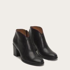 Frye Nora zip short boot in black size 8.5